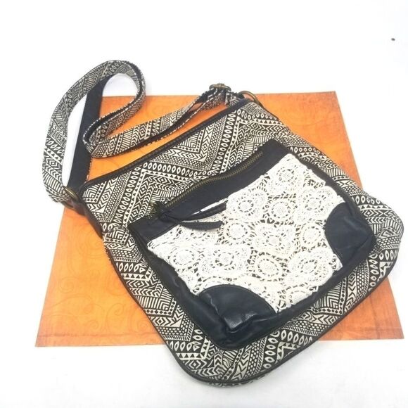 Faux leather and white lace crossbody bag. - Picture 1 of 9